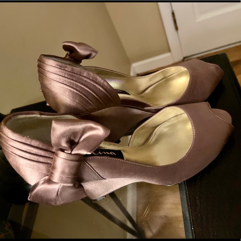 Nina Size 6 satin wedges